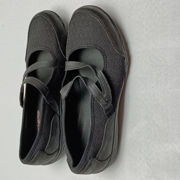 Skechers Breathe Easy In Good Spirits Relaxed Fit Mary Janes - Picture 2 of 4